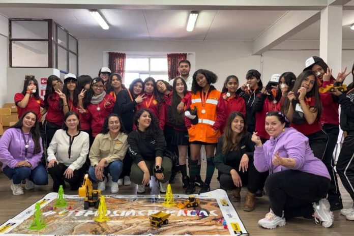 Con talleres de robótica, niñas de Antofagasta y Calama exploran el mundo STEM Con talleres de robótica, niñas de Antofagasta y Calama exploran el mundo STEM