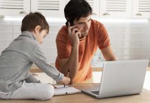 Deje el celular si quiere fortalecer el vínculo con sus hijos: estudio revela que 70% de los padres lo usa frente a ellos y eso provoca ansiedad y reduce el apego Deje el celular si quiere fortalecer el vínculo con sus hijos: estudio revela que 70% de los padres lo usa frente a ellos y eso provoca ansiedad y reduce el apego