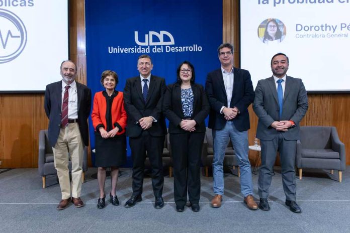 Dorothy Pérez: “El gasto en licencias médicas utilizadas para viajes equivale al 1% del PIB nacional, que podría haberse utilizado para disminuir listas de espera” Dorothy Pérez: “El gasto en licencias médicas utilizadas para viajes equivale al 1% del PIB nacional, que podría haberse utilizado para disminuir listas de espera”