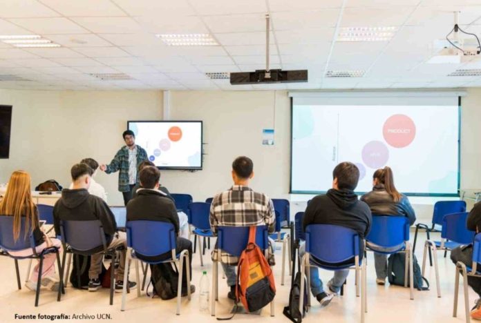 Estudiantes UCN generan App en AquaPacífico para optimizar la gestión económica de iniciativas de producción acuícola Estudiantes UCN generan App en AquaPacífico para optimizar la gestión económica de iniciativas de producción acuícola