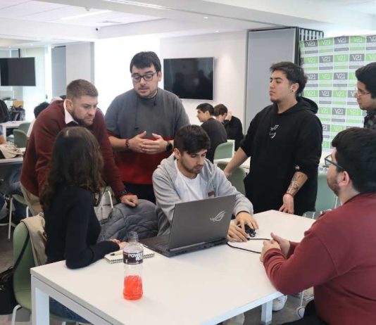 Estudiantes de Informática USM presentan prototipos a empresas para Feria Software 2025 Estudiantes de Informática USM presentan prototipos a empresas para Feria Software 2025