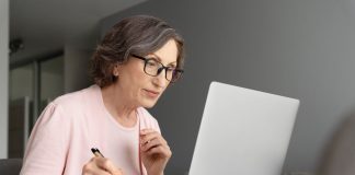 Lanzan en Chile primera Universidad de la Experiencia para mayores de 50 años