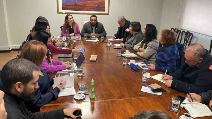 Mineduc presenta 27 medidas al Colegio de Profesores en respuesta a su Agenda Corta 2025 Mineduc presenta 27 medidas al Colegio de Profesores en respuesta a su Agenda Corta 2025