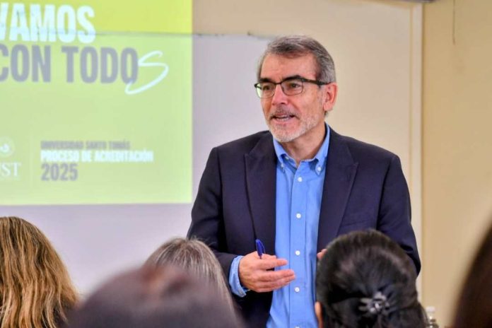 Santo Tomás Iquique es sede de relevante proceso de socialización de la Acreditación UST 2025