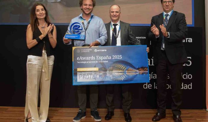 XXIV PREMIOS AL EMPRENDIMIENTO TECNOLÓGICO | Una solución al trauma cerebral en el fútbol, que reduce en un 93% los impactos en la cabeza, gana los eAwards España 2025 XXIV PREMIOS AL EMPRENDIMIENTO TECNOLÓGICO | Una solución al trauma cerebral en el fútbol, que reduce en un 93% los impactos en la cabeza, gana los eAwards España 2025