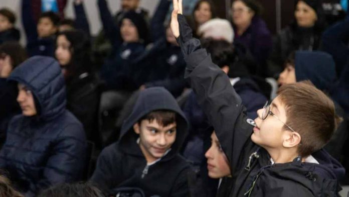 SUBTEL y Movistar Chile lanzan jornada de voluntariado que formará en habilidades digitales a más de 5 mil estudiantes de las 16 regiones del país SUBTEL y Movistar Chile lanzan jornada de voluntariado que formará en habilidades digitales a más de 5 mil estudiantes de las 16 regiones del país
