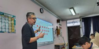 Académico USM lleva las matemáticas a colegios a través del cómic "La misteriosa conjetura de Alicia"