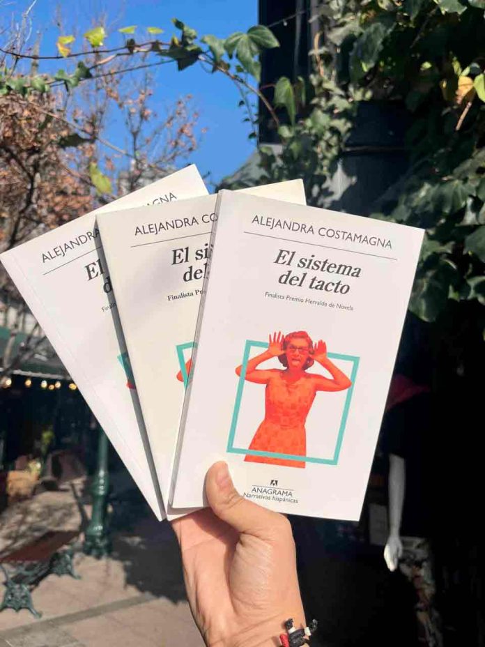 Comunidad Plagio presenta: Club de lectura con Alejandra Costamagna y su premiada novela el sistema del tacto Comunidad Plagio presenta: Club de lectura con Alejandra Costamagna y su premiada novela el sistema del tacto