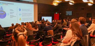 Directoras y directores de educación pública participan en Seminario Internacional “Liderar para mejorar los aprendizajes en los territorios”