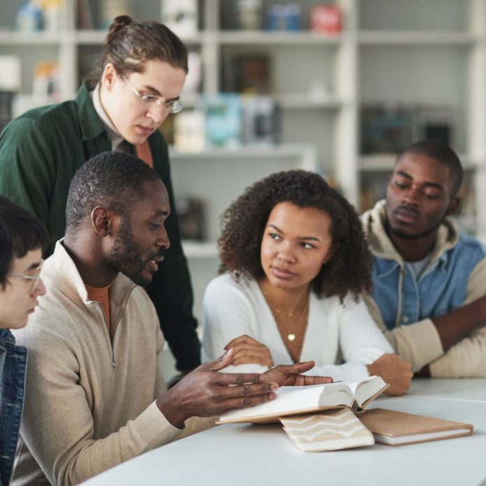 El boom de los mayores de 35 en la universidad: ¿Moda, necesidad o deuda pendiente?
