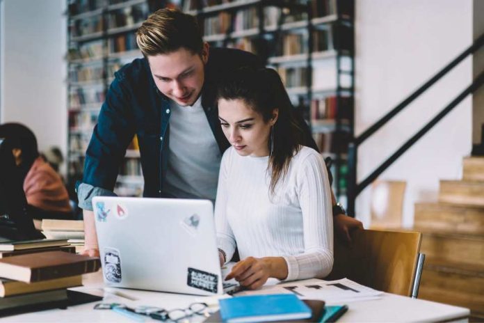 EEUU exige perfiles públicos en redes sociales para solicitar visa estudiantil ¿Hay vulneración de derecho EEUU exige perfiles públicos en redes sociales para solicitar visa estudiantil: ¿Hay vulneración de derecho?