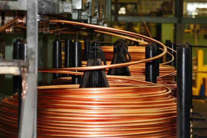 El cobre entra al juego geopolítico: Energía limpia, autos eléctricos y tensión China–EE.UU.