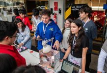 Escolares construyen biorreactores inteligentes en campamento tecnológico UDD Escolares construyen biorreactores inteligentes en campamento tecnológico UDD
