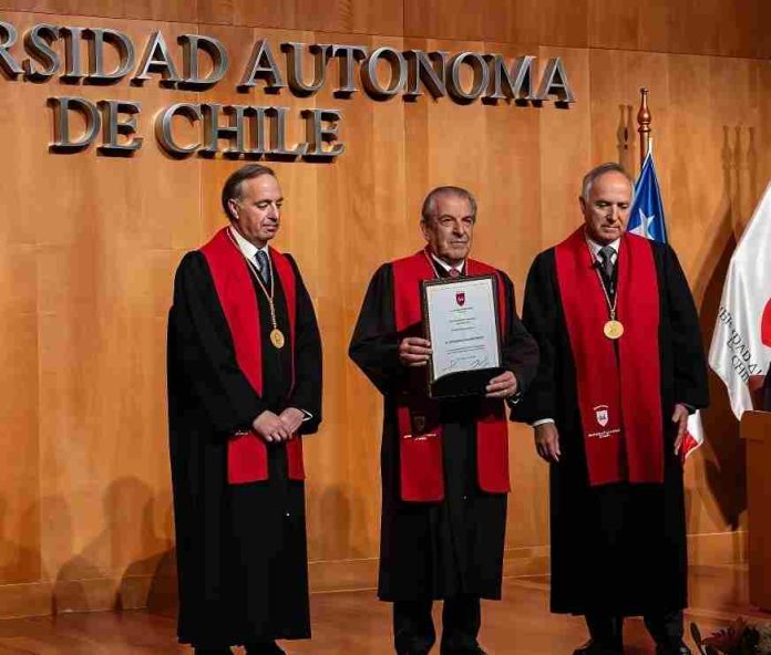 Ex presidente Eduardo Frei recibe grado de Doctor Honoris Causa por la Universidad Autónoma de Chile Ex presidente Eduardo Frei recibe grado de Doctor Honoris Causa por la Universidad Autónoma de Chile