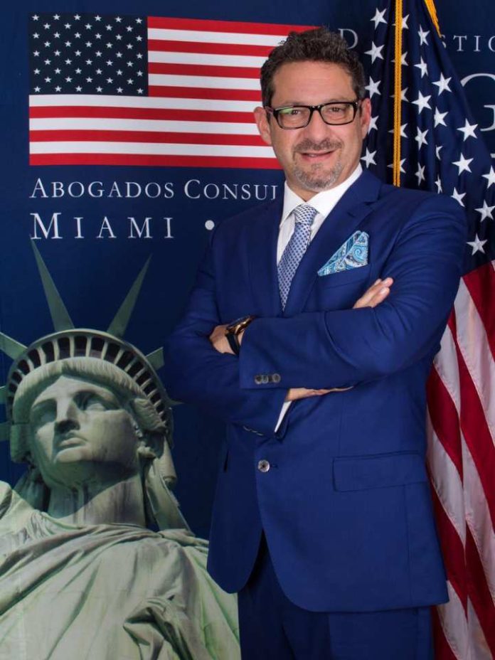 “Hay más rechazos y menos flexibilidad” abogado norteamericano alerta por endurecimiento migratorio de EE. UU. para chilenos “Hay más rechazos y menos flexibilidad”: abogado norteamericano alerta por endurecimiento migratorio de EE. UU. para chilenos