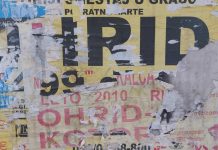 La ciudad empapelada: ¿quién se hace cargo de la publicidad que dejamos atrás? La ciudad empapelada: ¿quién se hace cargo de la publicidad que dejamos atrás?