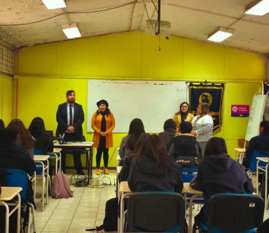 Liceo Tecnológico Villa Alemana inicia innovador programa de educación financiera para sus estudiantes