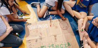 Los héroes de verdad no usan capa: construyen amistades Los héroes de verdad no usan capa: construyen amistades
