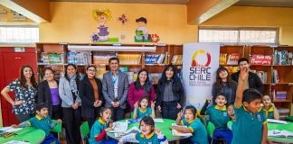 Niños y niñas de Arica y Parinacota reciben más de 250 libros sobre energía solar en actividad de divulgación científica Niños y niñas de Arica y Parinacota reciben más de 250 libros sobre energía solar en actividad de divulgación científica