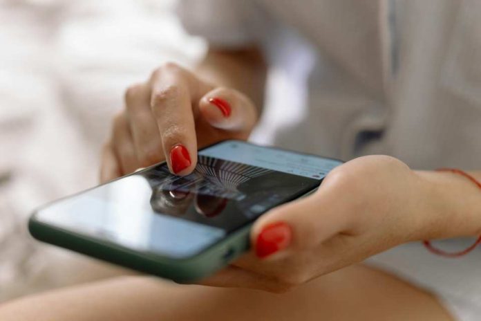 Nuevo troyano espía se infiltra en App Store y Google Play para robar datos de usuarios Nuevo troyano espía se infiltra en App Store y Google Play para robar datos de usuarios