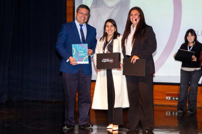 UDLA participa en iniciativa nacional de Mujeres Ingenieras de Chile y Metro de Santiago que reconoce a destacadas profesionales del país UDLA participa en iniciativa nacional de Mujeres Ingenieras de Chile y Metro de Santiago que reconoce a destacadas profesionales del país