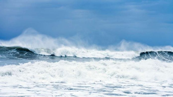 Segunda o tercera ola del tsunami podría ser la más peligrosa, advierte académico UCSC Segunda o tercera ola del tsunami podría ser la más peligrosa, advierte académico UCSC