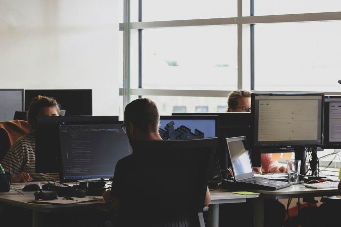¿Full Stack, Front End y Back End? Cazatalentos TI explica qué hacen y cuánto ganan estos desarrolladores ¿Full Stack, Front End y Back End? Cazatalentos TI explica qué hacen y cuánto ganan estos desarrolladores