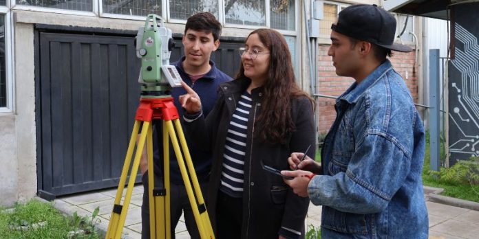 56 UTEM avanza hacia un Campus Inteligente con innovador proyecto de energía eólica en Ñuñoa