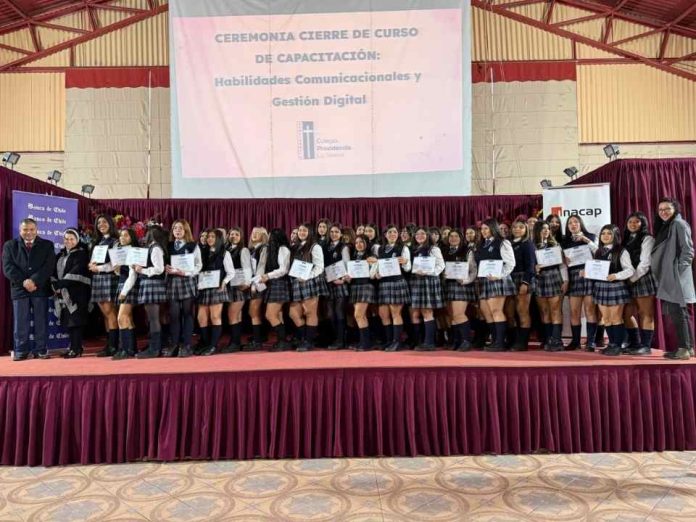 Compromiso TP de Banco de Chile más de 700 estudiantes secundarios del país certificaron sus competencias en especialidades de alta empleabilidad Compromiso TP de Banco de Chile: más de 700 estudiantes secundarios del país certificaron sus competencias en especialidades de alta empleabilidad