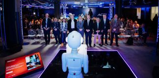 Robots humanoides, simuladores de F16 y metaverso marcan el inicio de la Cumbre Tecnológica INACAP y ACTI