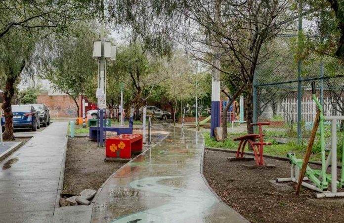 De microbasural a zona infantil inauguran espacio mejorado para la niñez en la Población Santa Olga (1) De microbasural a zona infantil: inauguran espacio mejorado para la niñez en la Población Santa Olga