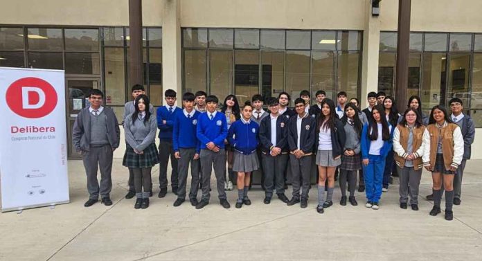 Equipo del Liceo Polivalente de Canela gana Final Regional del Torneo Delibera Equipo del Liceo Polivalente de Canela gana Final Regional del Torneo Delibera