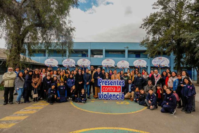 Establecimientos educacionales de todo el país se suman a la jornada nacional “Presentes contra la violencia” Establecimientos educacionales de todo el país se suman a la jornada nacional “Presentes contra la violencia”