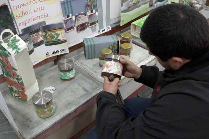 Estudiantes renovaron la imagen de productos apícolas de la Región del Maule Estudiantes renovaron la imagen de productos apícolas de la Región del Maule
