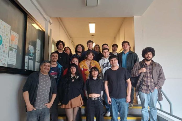 Experto en paleontología acercó el mundo fósil a estudiantes de la Facultad de Ciencias UCSC Experto en paleontología acercó el mundo fósil a estudiantes de la Facultad de Ciencias UCSC