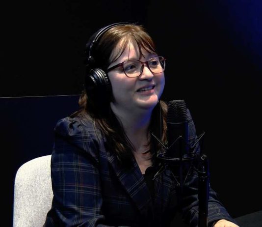 Gravedad, agujeros negros y vida cotidiana: entendiendo el universo desde el sur de Chile