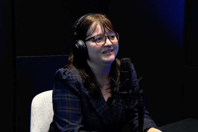 Gravedad, agujeros negros y vida cotidiana entendiendo el universo desde el sur de Chile Gravedad, agujeros negros y vida cotidiana: entendiendo el universo desde el sur de Chile