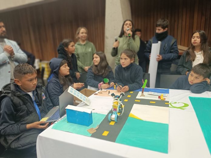 Interescolar de Robótica reunió a casi un centenar de escolares de Valparaíso, Ñuble y Santiago