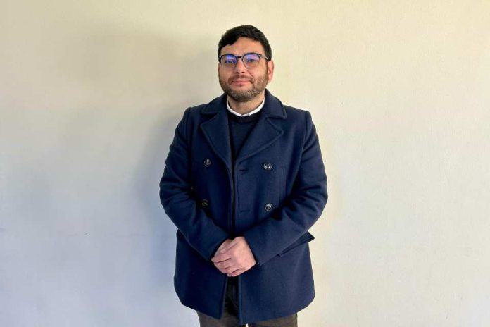 Investigación de académico de UDLA promueve formación ética profesional desde lo cognitivo, lo afectivo y la realidad aumentada Investigación de académico de UDLA promueve formación ética profesional desde lo cognitivo, lo afectivo y la realidad aumentada