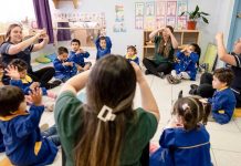 Madres experimentan presiones y juicios sociales ante la decisión de llevar o no a sus hijos al jardín