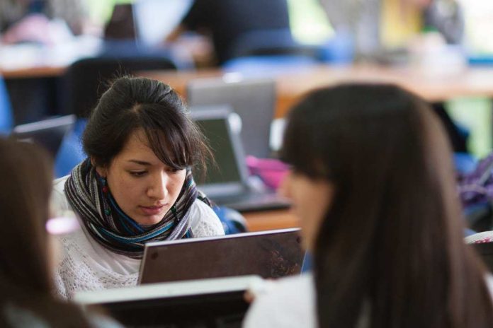 Más de 20 empresas se reunirán en la USM para la VII Feria Laboral de Energía Más Mujeres Más de 20 empresas se reunirán en la USM para la VII Feria Laboral de Energía Más Mujeres