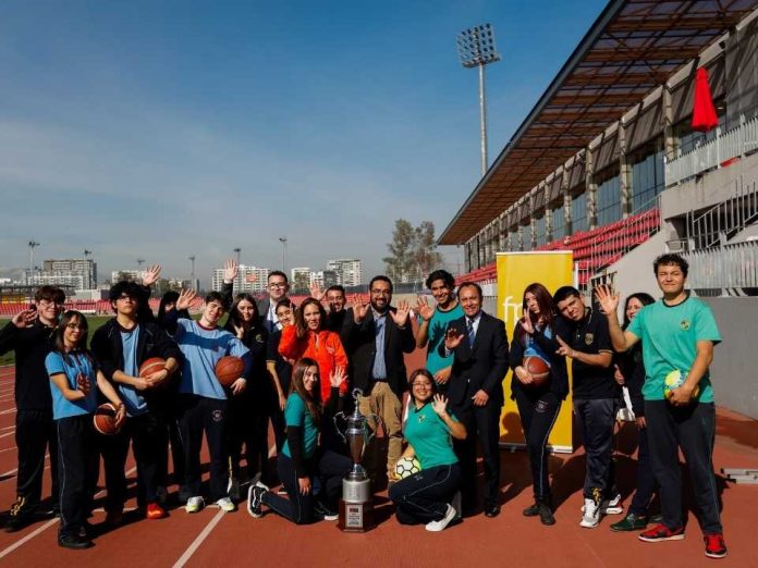 Ministerios del Deporte y de Educación participan en lanzamiento de las Olimpiadas “Vivan los Liceos Bicentenario” organizadas por la Fundación Piñera Morel Ministerios del Deporte y de Educación participan en lanzamiento de las Olimpiadas “Vivan los Liceos Bicentenario” organizadas por la Fundación Piñera Morel