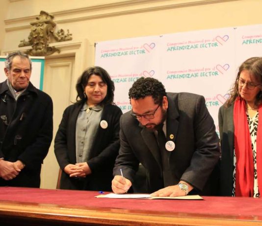 Ministro Cataldo en alianza para el fomento a la lectura: “Sigamos mirando los desafíos de la educación con esta visión de unidad” Ministro Cataldo en alianza para el fomento a la lectura: “Sigamos mirando los desafíos de la educación con esta visión de unidad”