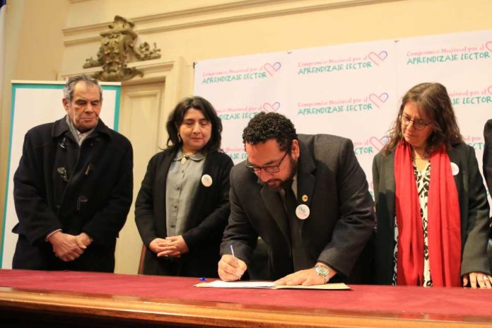 Ministro Cataldo en alianza para el fomento a la lectura “Sigamos mirando los desafíos de la educación con esta visión de unidad” Ministro Cataldo en alianza para el fomento a la lectura: “Sigamos mirando los desafíos de la educación con esta visión de unidad”