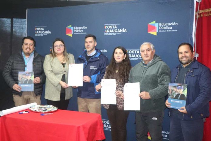 Servicio Local y representantes de la comunidad educativa participaron de la Entrega de Terreno de la Escuela Pública Antonio Ladino Servicio Local y representantes de la comunidad educativa participaron de la Entrega de Terreno de la Escuela Pública Antonio Ladino