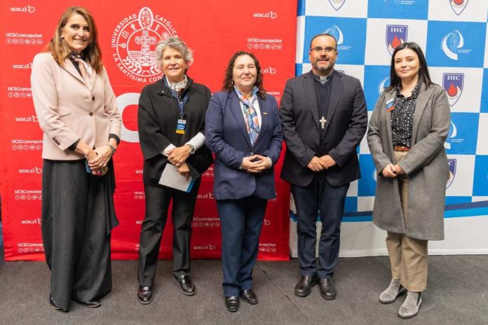 UCSC y Red de Colegios del Arzobispado reunieron a más de 400 asistentes en Seminario UCSC y Red de Colegios del Arzobispado reunieron a más de 400 asistentes en Seminario