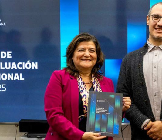 UTEM entrega Informe de Autoevaluación a la CNA y lo comparte con la comunidad universitaria UTEM entrega Informe de Autoevaluación a la CNA y lo comparte con la comunidad universitaria