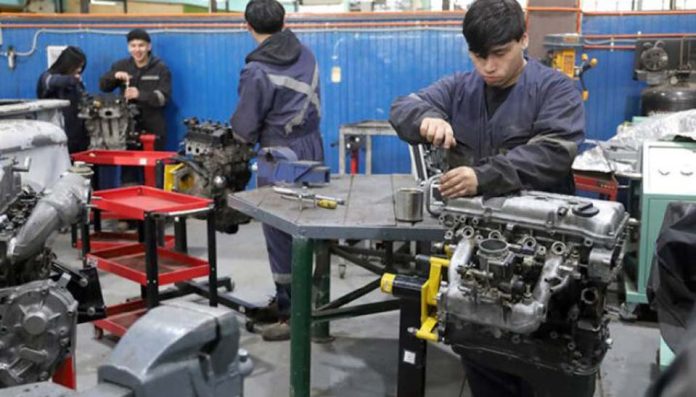 ¿Qué estudiar? Esta es la pregunta que se repite en la cabeza de miles de jóvenes a pocos meses de rendir la Prueba de Acceso a la Educación Superior