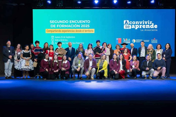 La UCT recibió a más de 700 docentes en masivo encuentro regional del programa A Convivir se Aprende