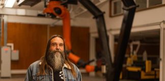 Académico USM lidera proyecto que integra colaboración humano-robot en la prefabricación de viviendas en madera